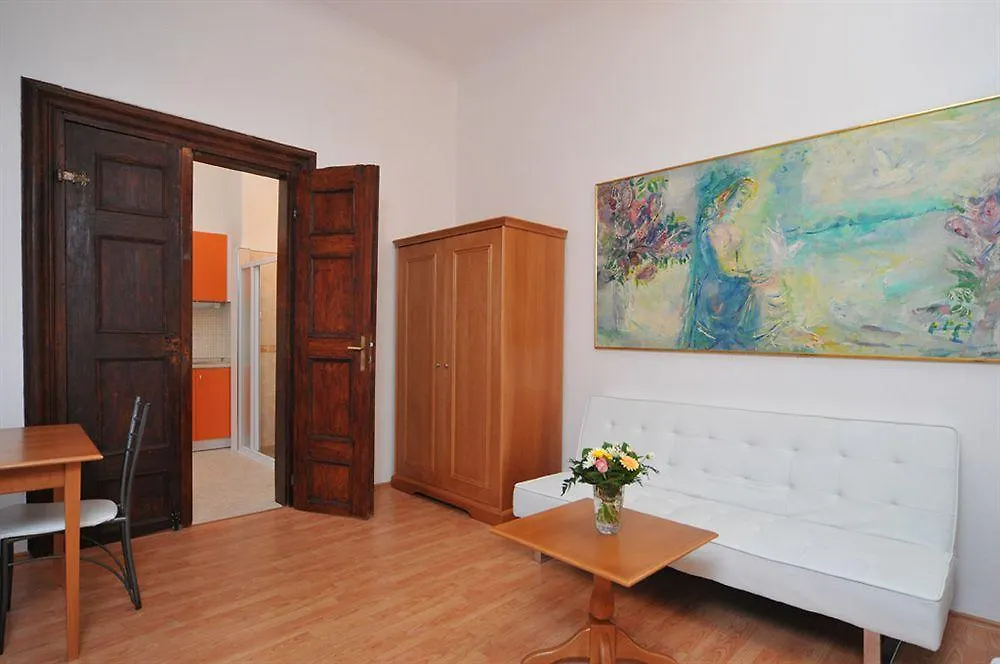 Apartment House Anenska Прага