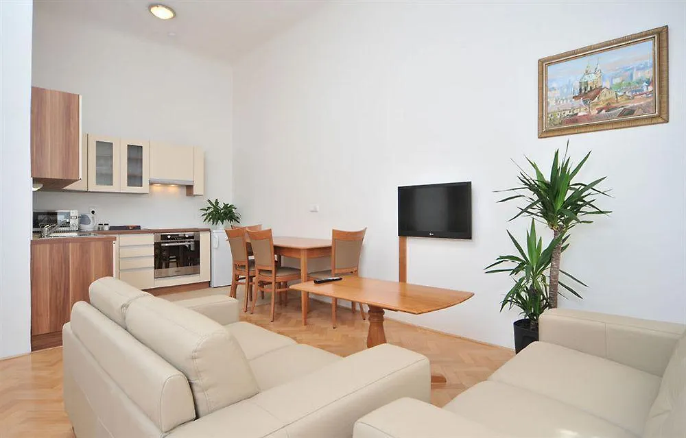Apartment House Anenska Прага