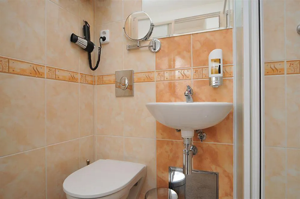 Apartment House Anenska Прага