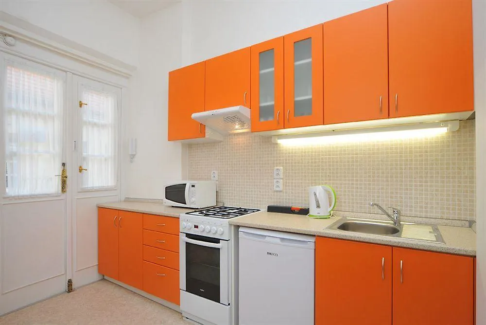 Apartment House Anenska Прага Чехия