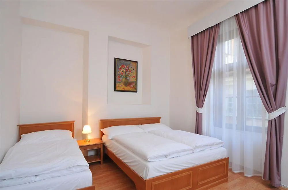 Apartment House Anenska Прага 0*,  Чехия