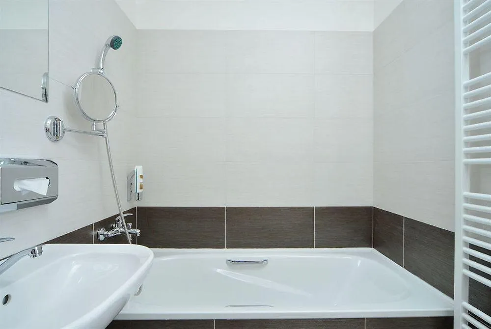 Apartment House Anenska Прага