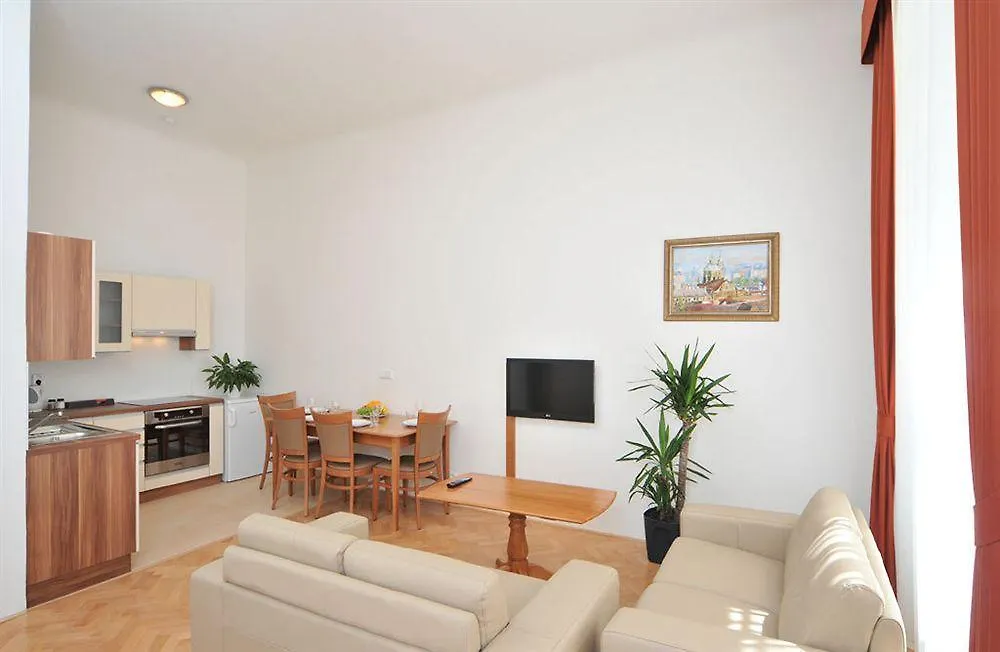 Apartment House Anenska Прага