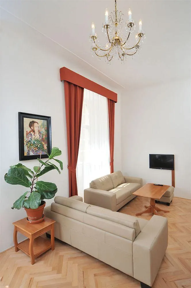 Apartment House Anenska Прага Чехия