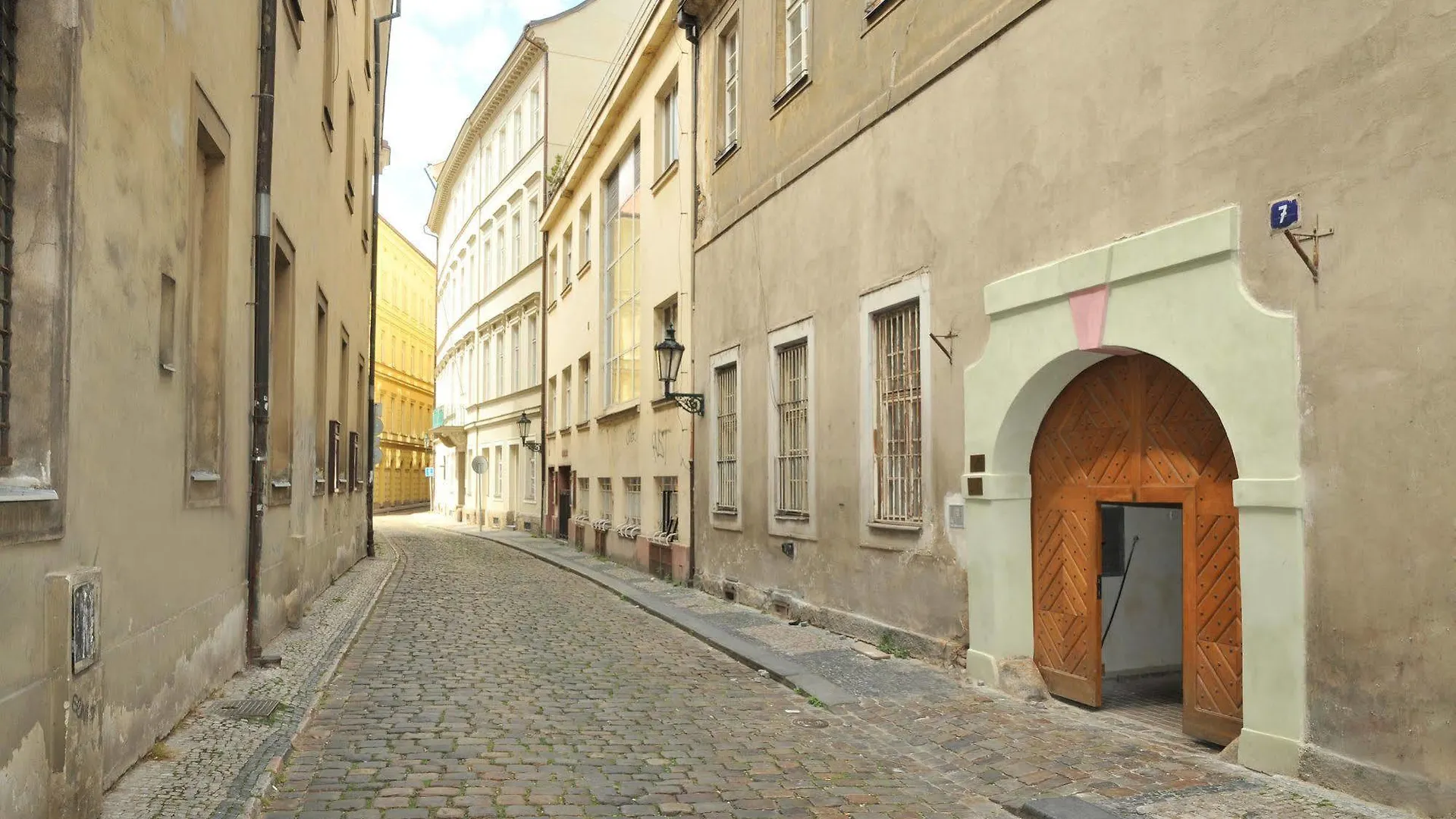 Apartment House Anenska Прага