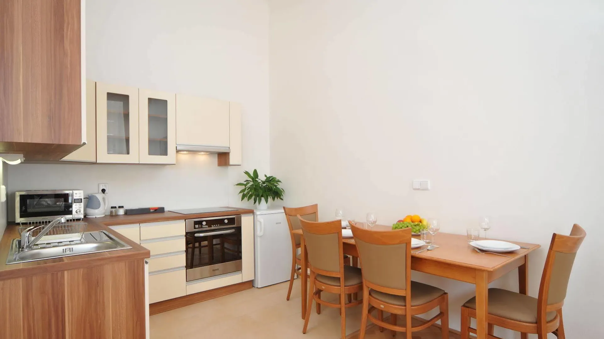 Apartment House Anenska Прага 0*,  Чехия