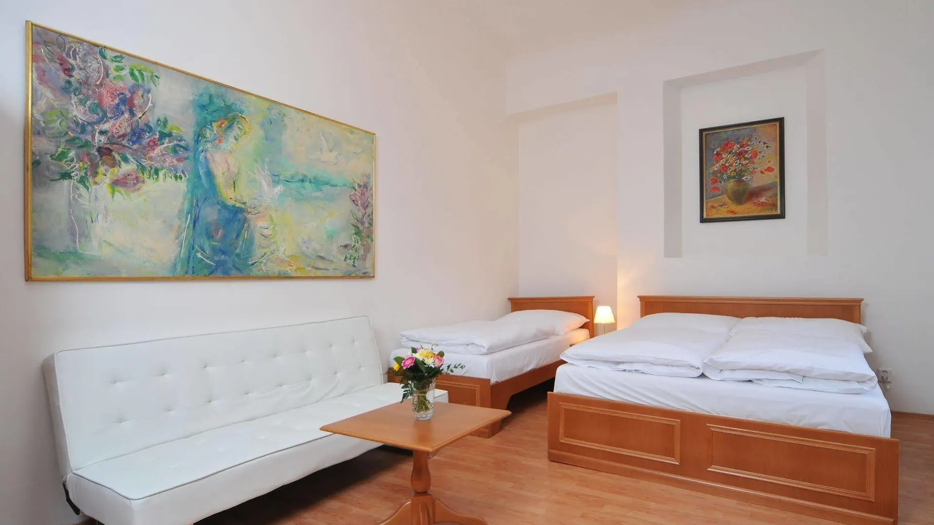 Apartment House Anenska Прага